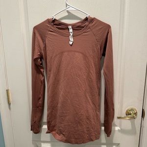 Lululemon Swiftly Tech Long Sleeve Shirt 2.0 in Spiced Chai Size 6